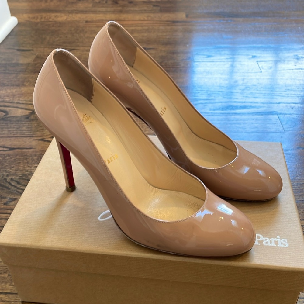 Christian Louboutin Simple Pump 38.5 Beige Patent Leather High Heels Round Toe